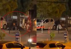 Kavga ettikleri kişiyi dakikalarca darbettiler; o anlar kamerada