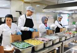 Küçükçekmece Belediyesi’nden ilköğretim öğrencilerine beslenme çantası desteği