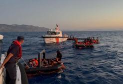Marmaris'te Yunan unsurları tarafından geri itilen 74 kaçak göçmen kurtarıldı