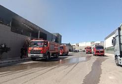 Gaziantep’te ıslak mendil fabrikasında çıkan yangın kontrol altına alındı