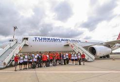 Avrupa ikincisi 12 Dev Adam, yurda döndü