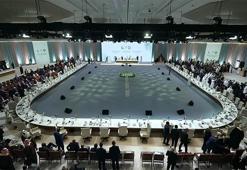 Cumhurbaşkanı Erdoğan, İslam İşbirliği Teşkilatı-Arap Ligi Olağanüstü Zirvesi’ndeki aile fotoğrafı çekimine katıldı