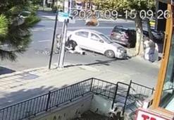 Otomobil ile çarpışan motosiklette 2 kişi yaralandı; kaza kamerada