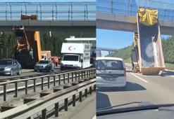 Sultanbeyli'de damperi açılan TIR üst geçide çarptı: Şoför yaralandı