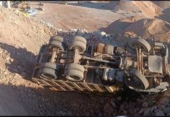 Bursa’da hafriyat yüklü kamyon devrildi, 1 yaralı