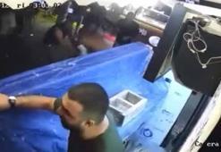 Beşiktaş'ta yürürken çarpışan grubun tekme ve yumruklu kavgası kamerada: 5 gözaltı