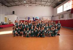 Adana'da çocuklara yönelik basketbol kampı düzenlendi
