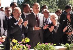 Adnan Menderes ölümünün 64'üncü yıl dönümünde mezarı başında anıldı