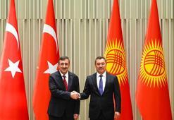 Cumhurbaşkanı Yardımcısı Yılmaz, Kırgızistan Cumhurbaşkanı Caparov ile görüştü