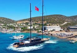Bodrum'da 7 yılda tamamlanan 50 metre boyundaki yelkenli denize indirildi