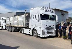 Damperi elektrik tellerine temas edince akıma kapılan kamyonun sürücüsü ağır yaralı