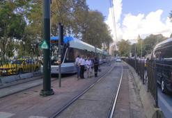 Beyoğlu'nda tramvayın yayaya çarptığı anlar kamerada; durumu ağır