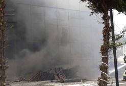 Trabzon’da alışveriş merkezindeki yangında alevler yeniden yükseldi