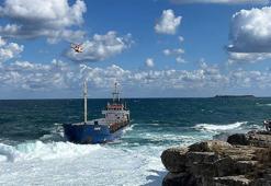 Kuru yük gemisi karaya oturdu; mürettebat kurtarıldı