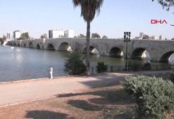 Roma döneminden kalma 16 asırlık köprü, karalama tahtasına döndü