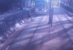 Beyoğlu'nda tramvayın yayaya çarptığı anlar kamerada; durumu ağır