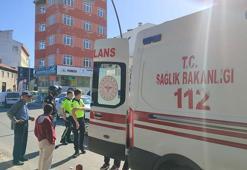 Alkollü sürücü, minibüse tekme atmak isterken düşüp belini kırdı