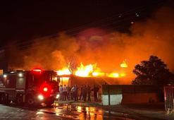 İzmir’de mobilya fabrikasında çıkan yangın kontrol altında