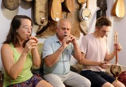 Fransız müzisyenler, sipsi çalmayı öğrenmek için 3 bin kilometre uzaktan geldi