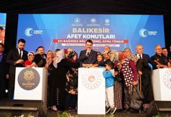 Bakan Kurum, depremzede kadınlarla birlikte temel attı