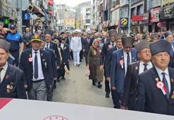 'Gaziler Günü’nde eşleri de gazilerle birlikte yürüdü