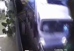 Beşiktaş'ta kamyonun iş yerine çarpmaktan kıl payı kurtulduğu anlar kamerada