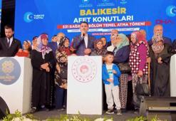 Bakan Kurum, depremzede kadınlarla birlikte temel attı