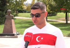 Protez bacaklı gazi yamaç paraşütü yapıyor, zeybek oynuyor