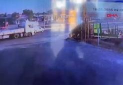Işıkta bekleyen TIR'a çarpan otomobilin sürücüsü yaralandı, annesi öldü