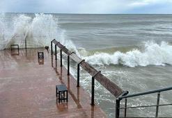 Ordu’da kuvvetli rüzgar; dalga boyu 5 metreye ulaştı