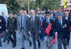 Avcılar'da Gaziler Günü'nde Türk bayraklı yürüyüş