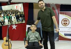 SMA’lı Salih, müzik öğretmeni babasıyla okullarda konser veriyor