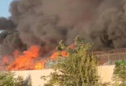 Adana'da zincir marketin deposunda çıkan yangın kontrol altında