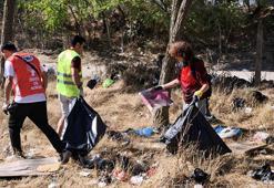 Dünya Temizlik Günü'nde 3 saatte 100 torba atık topladılar