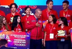 Liseli öğrenciler ödüllerini Cumhurbaşkanı Erdoğan'dan aldı