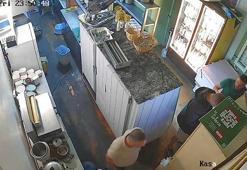2 arkadaş, restoranda hesabı ödemeden kaçtı; o anlar kamerada
