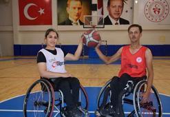 Tekerlekli sandalyede başlayan aşkları, evlilikle taçlandı