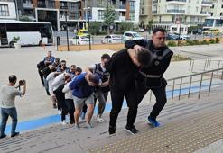 Şehit ailesini dolandıran 11 şüpheli adliyede