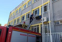 Manisa'da okulda mahsur kalan 3 öğrenciyi itfaiye kurtardı