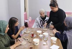 Kadınlar kil atölyesinde hem stres attı hem hobi edindi