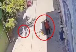 Kucağında çocuğuyla yürüyen anneyi 3 kadının darbettiği anlar kamerada