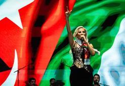 Şarkıcı Maral, Bingöl'de sahneye çıktı