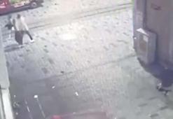 Taksim’de sokakta uyuyan adamın telefonunu çalıp kaçtı; o anlar kamerada