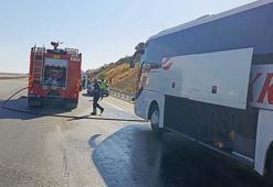 Aydın'da seyir halindeyken alev alan yolcu otobüsü yandı