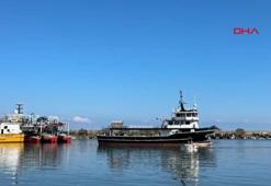 Hava şartları normale döndü, denize açılan balıkçılar bol miktarda hamsiyle geldi