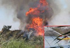 Antalya’da yangın; kano ve tekneden hortumla su sıkıp söndürmeye çalıştılar