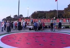 Filistin'e destek için Sarayburnu'nda Demokrasi Adası'na yüzdüler