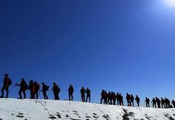 AFAD ekibinden Erek ve Süphan dağlarına zirve tırmanışı