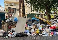 Karşıyaka'da işçiler yeniden eyleme başladı; oluşan çöp yığınları tepkiye neden oldu