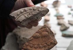 Tarlada bulunan çatı kiremidi, yıllar sonra uluslararası arkeolojik keşfin kapısını araladı